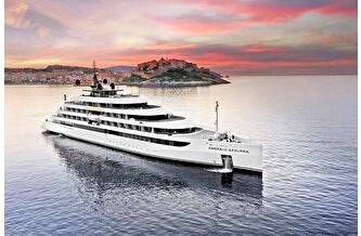 Yüzen butik otel VIP yolcularıyla Bodrum'da