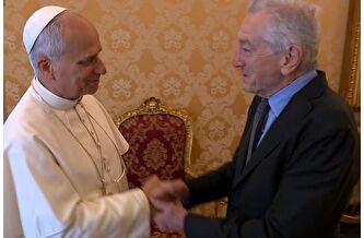 Papa'dan ünlü aktör De Niro'ya tespih hediyesi