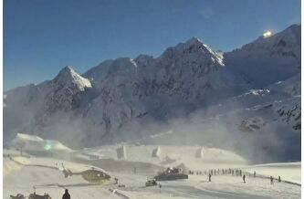 Avrupa'daki lüks kayak merkezinde çığ felaketi