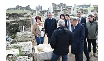 Bülent Eczacıbaşı'ndan antik kent gezisi