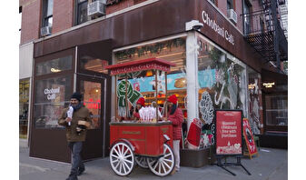 Hamdi Ulukaya'dan New York Soho'da kestane sürprizi