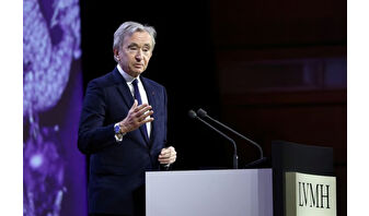 LVMH CEO’su Bernard Arnault koltuğu bırakmıyor