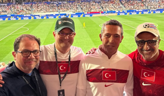 Hamdi Ulukaya ve Ali Koç, ABD maçını birlikte izledi