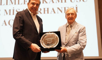 Rahmi Koç'tan Sinan Dereli'ye teşekkür plaketi