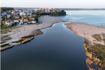 İğneada longozlarındaki Mert Gölü denizle birleşti