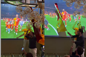 Erden Timur Galatasaray’ın Sivas’ı 4 golle devirdiği maçı Dubai’de izledi, galibiyet sevincini dev bayrakla kutladı