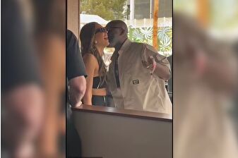Jessica Alba 44. yaşını Las Vegas’ta havuz partisinde kutladı: Kris Jenner’ın sevgilisi Corey Gamble ile samimi sohbeti dikkat çekti