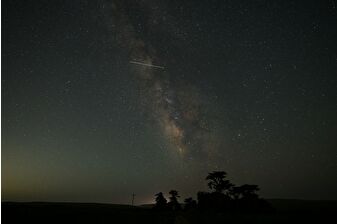 Gökyüzünde şölen: Point Reyes’te Eta Aquarid meteor yağmuru ve samanyolu buluşması