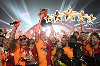Galatasaray 5'inci yıldıza doğru koşarken, 5 yıldızlı giyim ürünleri için siparişler oluşmaya başladı