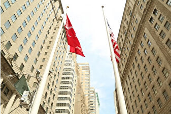 New York'un finans merkezi Wall Street'te Türk bayrağı 25’inci kez göndere çekildi
