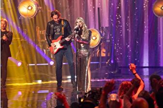 Jessica Simpson, 15 yıl sonra ilk defa TV'de 'American Idol'e katılarak sahne aldı