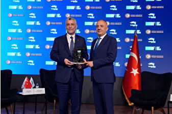 Ticaret Bakanı Bolat, Değişen Dünya Düzeninde Fırsatlar Zirvesi'nde konuştu