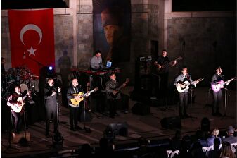 Grammy ödüllü müzik grubu Gipsy Kings Feat. Tonino Baliardo Eskişehir'de müzikseverlerle buluştu