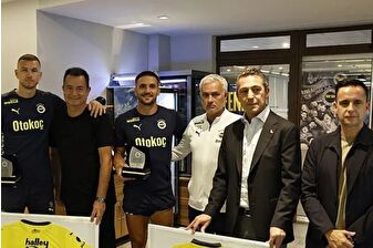 Fenerbahçe'de Edin Dzeko ve Dusan Tadic'e yemekhanede plaket verildi