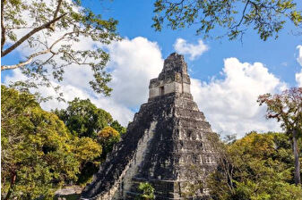 Arkeologlar, piramitler ve törensel heykellerle dolu antik bir Maya şehri ortaya çıkardı