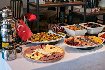 Tüm dünyada kahvaltısıyla ünlü Türkiye, Dünya Kahvaltı Günü'nde tüm yabancı temsilciliklerinde kahvaltı sofraları kurdu