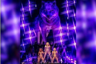 Shakira, dünya turunda Atlanta'nın dişi kurtlarını sahnede canlandırdı