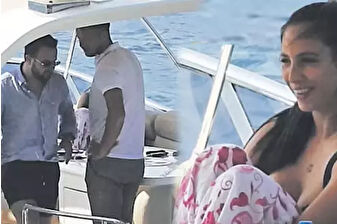 Zehra Çilingiroğlu, iki yıldır birlikte olduğu iş insanı Mürsel Kaya ile Bodrum’da lüks yat tatiline çıktı