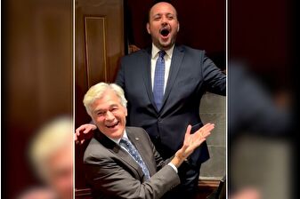 Türk doktor Mehmet Öz piyano çaldı, opera sanatçısı Murat Karahan eşlik etti