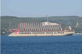 Dünyanın en büyük elektrik üreten gemilerinden Karadeniz Powership Orhan Ali Khan, Çanakkale Boğazı’ndan Mısır’a yolculuğa başladı