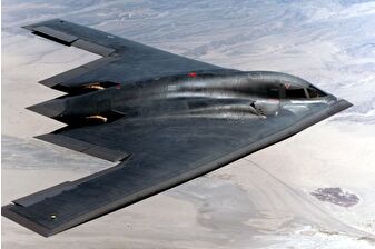 İran'ın yeraltındaki nükleer tesisini imha edebilecek olan ABD'nin B-2 hayalet bombardıman uçakları, Guam Adası'na gitmek için havalandı