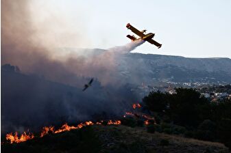 Ege Denizi'ndeki Sakız Adası yangına teslim