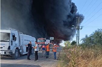 Bursa'da plastik fabrikasında yangın çıktı