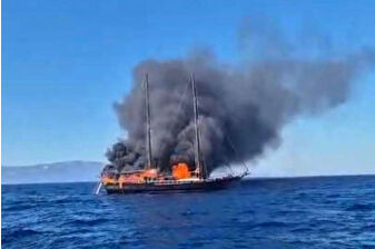 Bodrum açıklarında 27 metrelik tekne yandı