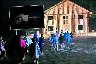 ABD'nin Teksas eyaletinde meydana gelen sel felaketinde, yaz kampında kalan 23 kız çocuğu kayboldu