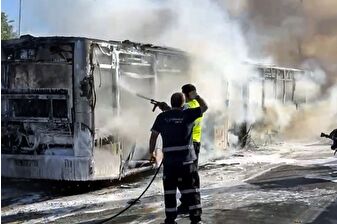 Bakırköy'de seyir halindeki metrobüste yangın çıktı