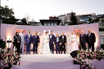 Efor Holding Yönetim Kurulu Başkanı İbrahim Akkuş'un kızı Nisa Akkuş ile NZR Group’un kurucusu Sukan Nazar'ın oğlu Yiğit Nazar İstanbul'da nişanlandı