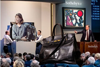Jane Birkin’in günlük hayatının izlerini taşıyan ilk Birkin çantası, 10 milyon dolarlık satışla moda tarihine geçti