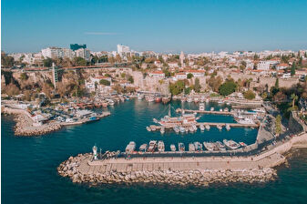Antalya'da bir günde tarihin ziyaretçi rekoru kırıldı: 100 bin yabancı ziyaretçi