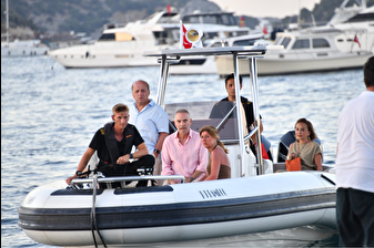 Erhan-Emine Kamışlı çifti dostlarıyla Bodrum'da