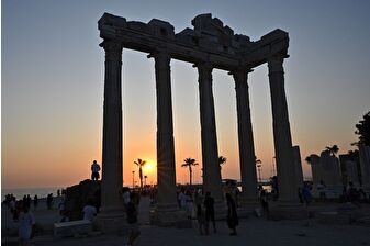 Side Antik Apollon Tapınağı'nda gün batımı