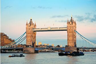 Londra’nın simgesi Tower Bridge