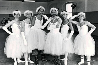 Erkek dansçıların mizahi balesi 50 yaşında: Trocks, cinsiyet kalıplarını yıkan gösterileriyle dünya turnesinde