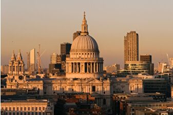İngiltere’deki St Paul’s Katedrali turistik açıdan büyük ilgi görüyor