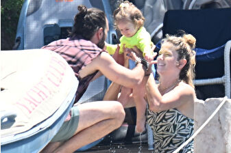Burcu Biricik kızı Luna'yla ilk yaz tatilinde