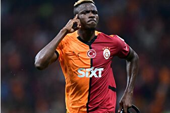 Osimhen'in gelişini yüzbinler canlı yayında bekledi