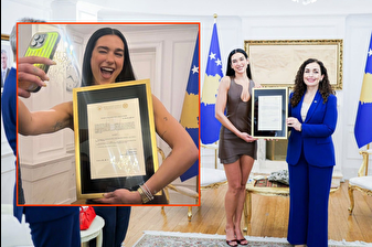 Priştine'den Londra'ya göç eden bir ailenin kızı olarak dünyaya gelen Dua Lipa, Kosova vatandaşı oldu