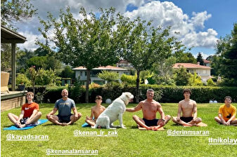 Saran’ların aile boyu yoga pozu