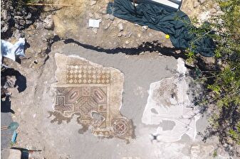 Mezar kazarken bulunan mozaikte içinde haç motifi bulunan "Davud Yıldızı" sembolü tespit edildi