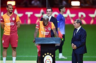 Galatasaray Osimhen ve Sane için imza töreni düzenledi; Osimhen Türkçe "Merhaba Galatasaray" dedi