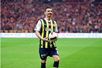 Fenerbahçe’de yeni sezonun birinci kaptanı Mert Hakan Yandaş oldu