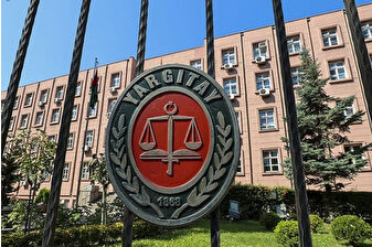 Yargıtay, banyodaki kadını izleyen sanığın eylemini ‘cinsel taciz’ değil ‘özel hayatın gizliliğini ihlal’ olarak değerlendirdi