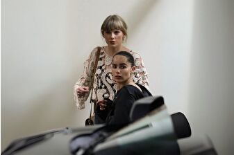 Kaliforniya’daki orman yangınlarında Taylor Swift’in Beverly Hills’teki evine sığınan ünlü şarkıcı Zoë Kravitz, banyoyu mahvettiğini itiraf etti