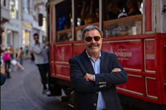 Dolandırıcı kendini 'Başkomiser Nevzat' olarak tanıttı; karakterin yaratıcısı Ahmet Ümit, 'Aman dikkat' dedi