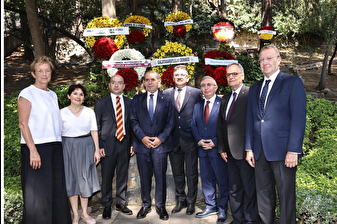 Galatasaray yönetimi tam kadro Tevfik Fikret'i andı