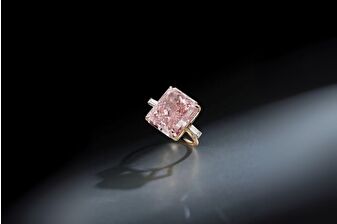 Dubai'de 25 milyon dolarlık pembe elmas soygunu